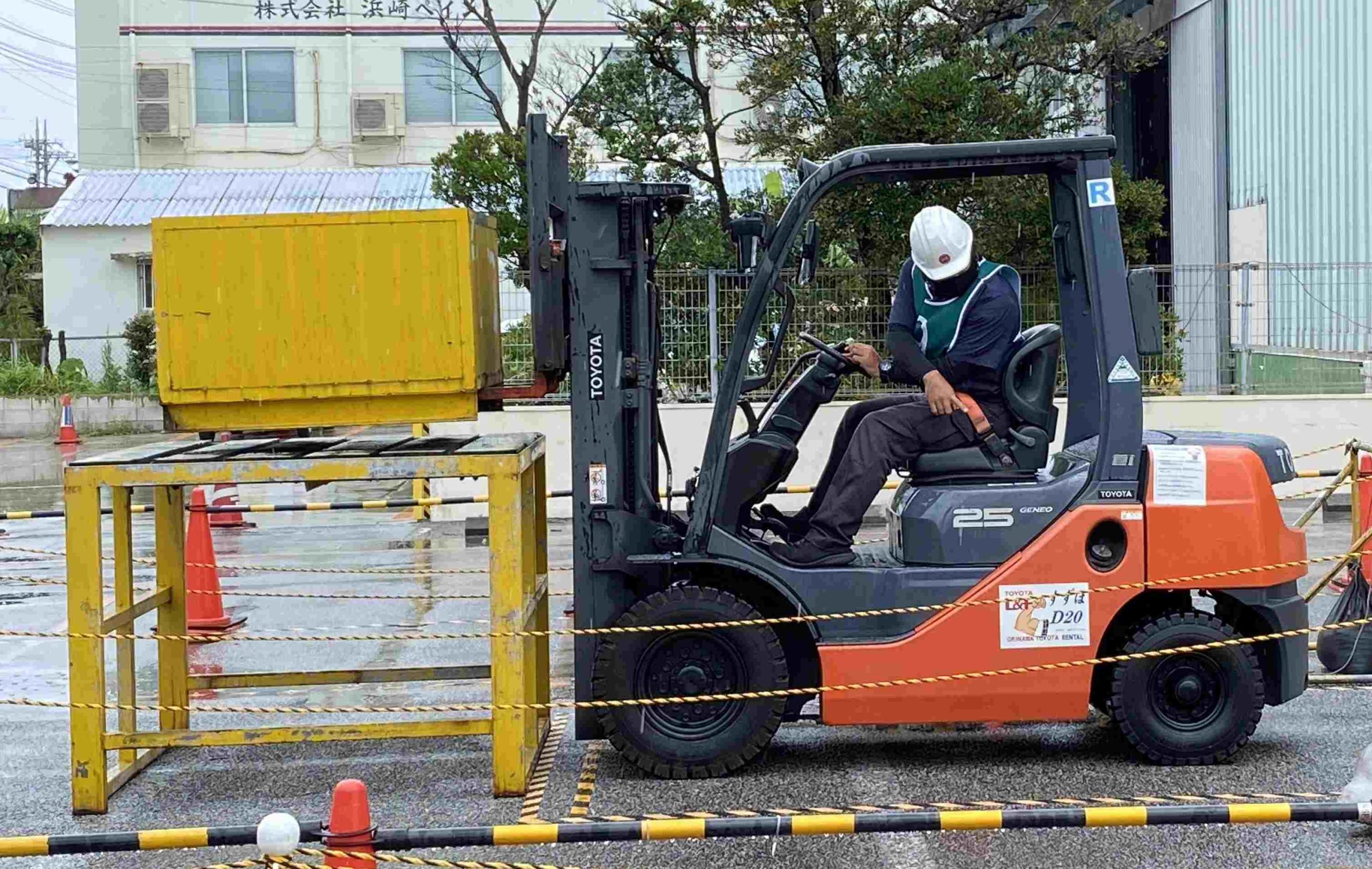 ”フォークリフト競技大会”スピードと正確さを競いました！