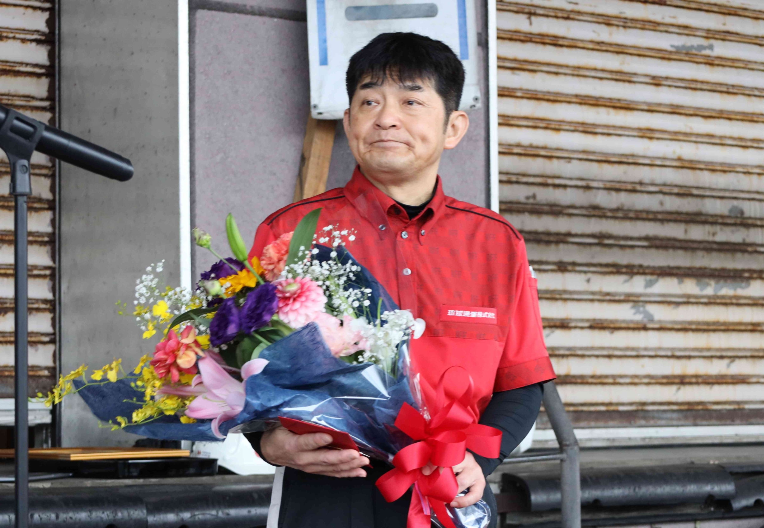 定年退職式を執り行いました。